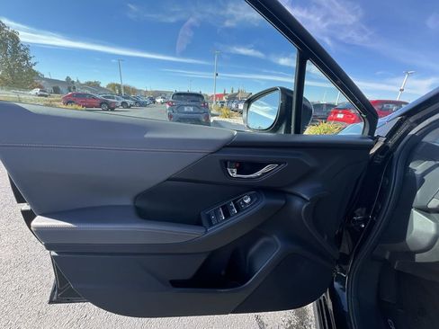 Certified 2025 Subaru Crosstrek 2.5i Limited w/ Crosstrek Mirror Package image 21