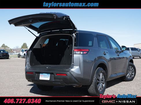 Used 2024 Nissan Pathfinder S image 31