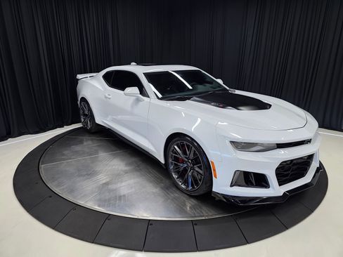 Used 2021 Chevrolet Camaro ZL1 RWD image 21