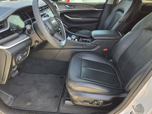 Used 2022 Jeep Grand Cherokee Limited 4xe w/ Luxury Tech Group II AWD/4WD image 17