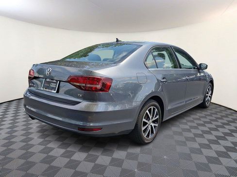 Used 2018 Volkswagen Jetta SE FWD image 6