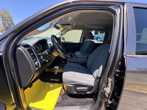 Used 2018 RAM 2500 Tradesman w/ Chrome Appearance Group AWD/4WD image 12