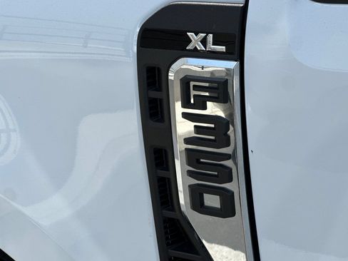 New 2026 Ford F350 XL w/ XL Chrome Package RWD image 24