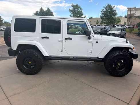 Used 2013 Jeep Wrangler Unlimited Sahara w/ Dual Top Group AWD/4WD image 4