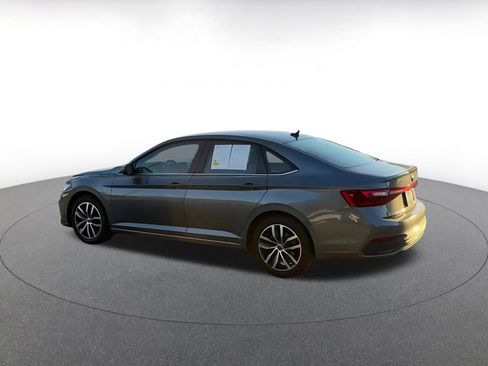 Used 2025 Volkswagen Jetta SE image 10