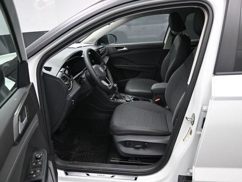 New 2026 Volkswagen Taos SE AWD/4WD image 9