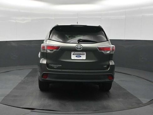 Used 2016 Toyota Highlander Plus FWD image 7