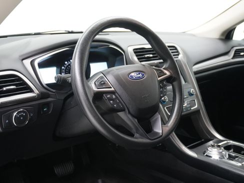 Used 2020 Ford Fusion SE image 9