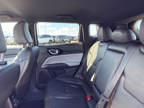 New 2026 Jeep Compass Limited AWD/4WD image 32
