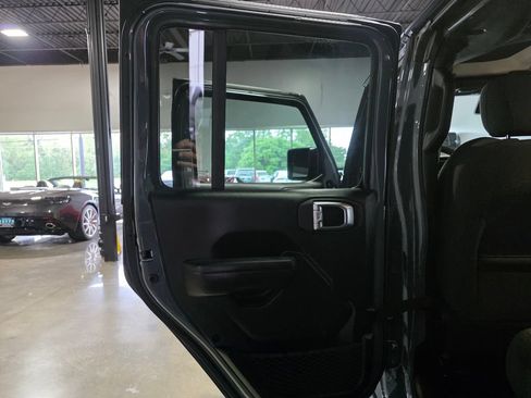 Used 2024 Jeep Wrangler Unlimited AWD/4WD image 16