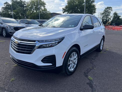 Used 2024 Chevrolet Equinox LS w/ LS Convenience Package FWD image 3