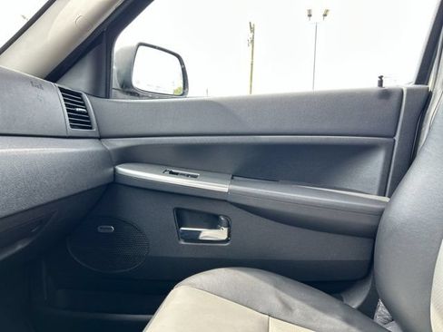 Used 2009 Jeep Grand Cherokee Laredo AWD/4WD image 39