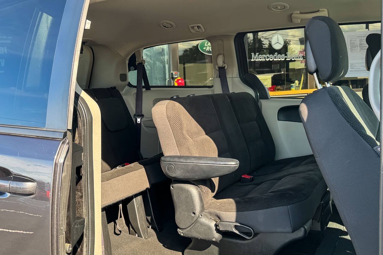 Used 2017 Dodge Grand Caravan SE w/ Power Window Group FWD image 12