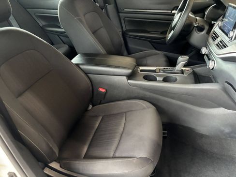Used 2025 Nissan Altima 2.5 SV FWD image 35
