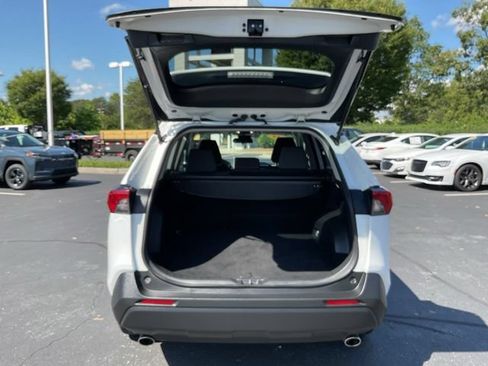 Used 2025 Toyota RAV4 XLE AWD/4WD image 12