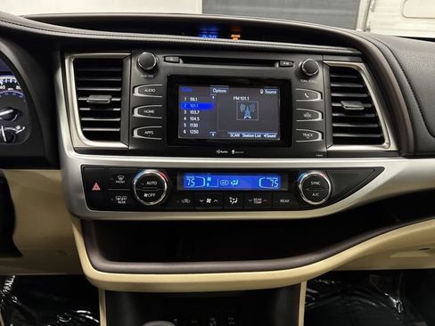 Used 2015 Toyota Highlander Plus image 7