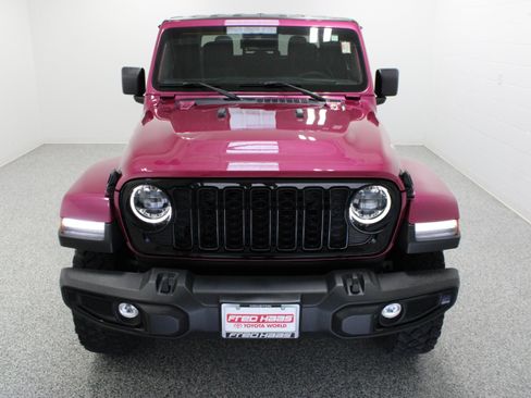 Used 2024 Jeep Gladiator Sport AWD/4WD image 3