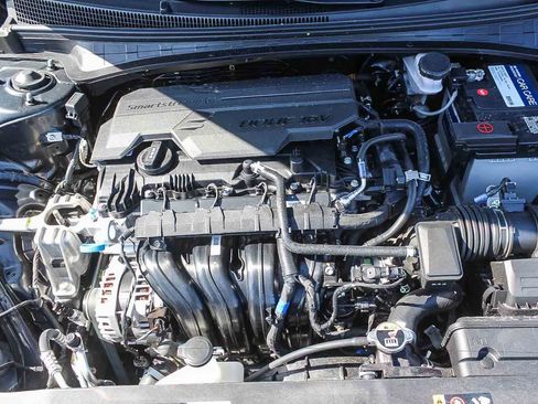 Certified 2025 Hyundai Elantra SE FWD image 36