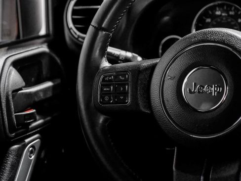 Used 2015 Jeep Wrangler Unlimited Rubicon w/ Connectivity Group AWD/4WD image 16