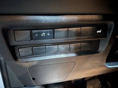 Used 2024 Mitsubishi Outlander SE image 25