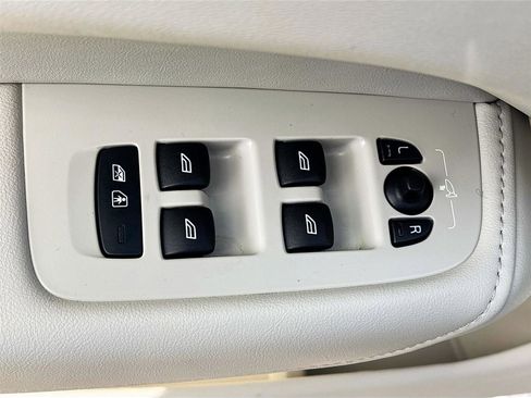 Used 2023 Volvo XC60 B5 Plus w/ Protection Package Premier image 19