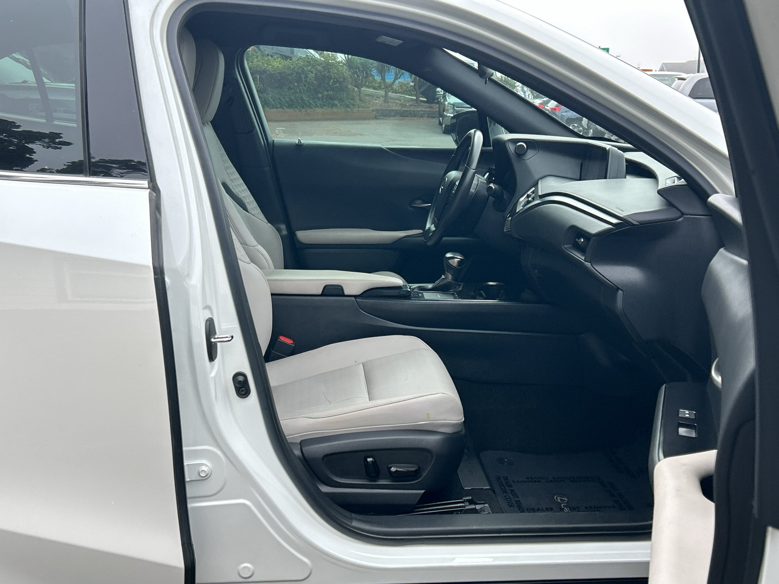 Used 2022 Lexus UX 200 w/ Accessory Package (Z1) FWD image 29