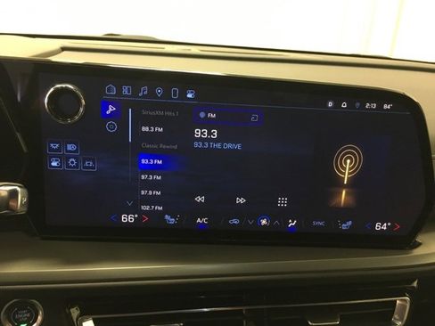 Used 2025 Chevrolet Traverse LT image 21