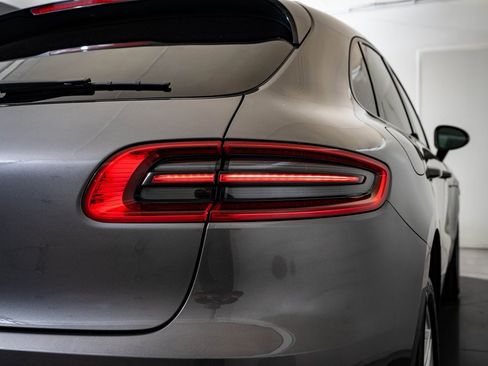 Certified 2018 Porsche Macan image 19