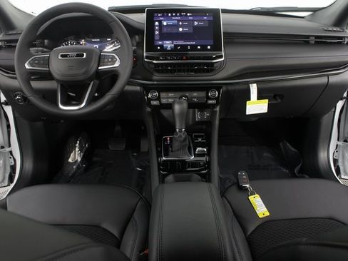 New 2026 Jeep Compass Latitude image 9