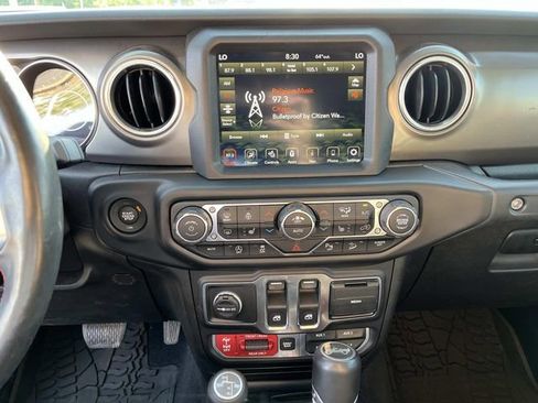 Used 2019 Jeep Wrangler Rubicon AWD/4WD image 15