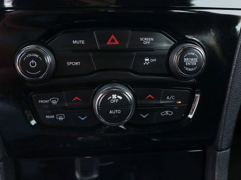 Used 2020 Chrysler 300 S image 33