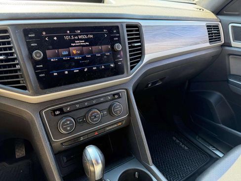 Used 2021 Volkswagen Atlas Cross Sport SE image 40