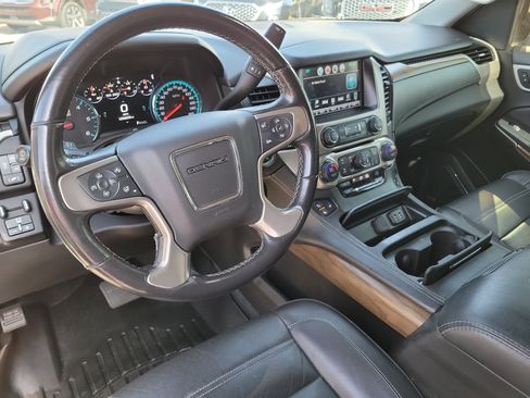 Used 2020 GMC Yukon XL Denali image 2