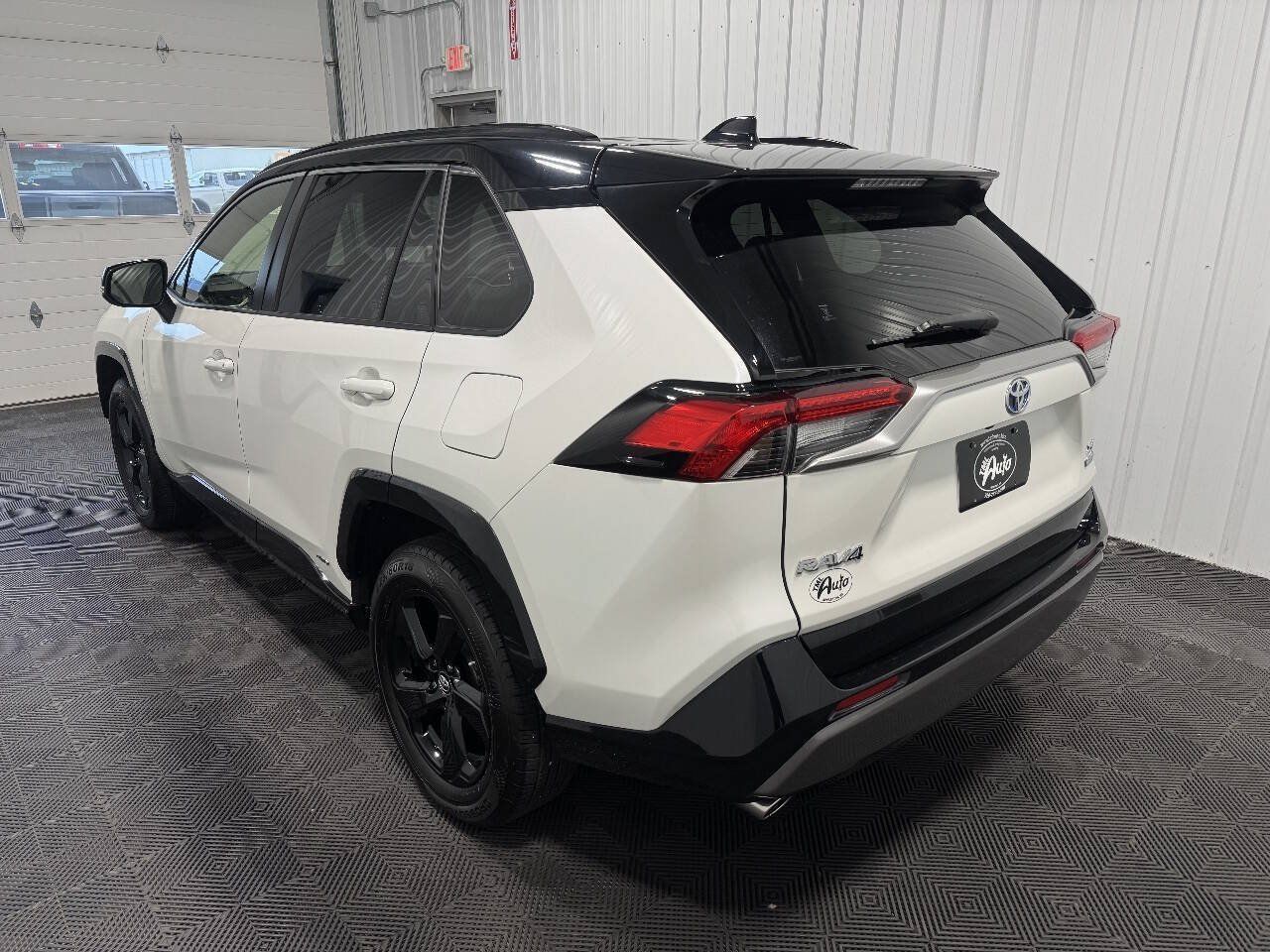 Used 2019 Toyota RAV4 XSE AWD/4WD image 6