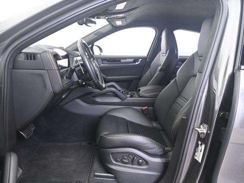 Certified 2024 Porsche Cayenne Turbo GT AWD/4WD image 29