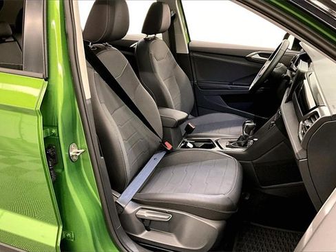 Used 2025 Volkswagen Taos SE image 7