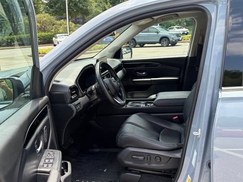 Used 2024 Honda Pilot Touring image 16