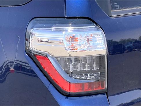 Used 2022 Toyota 4Runner SR5 Premium w/ Moonroof Package AWD/4WD image 29