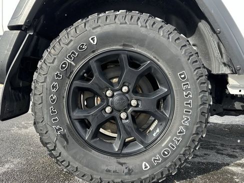 Used 2023 Jeep Wrangler Willys image 10