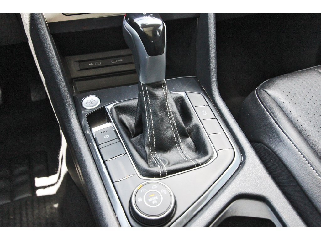 Used 2022 Volkswagen Tiguan SE AWD/4WD image 32