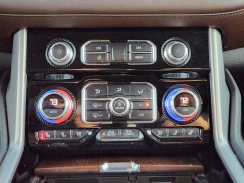 Used 2022 GMC Yukon XL Denali image 19