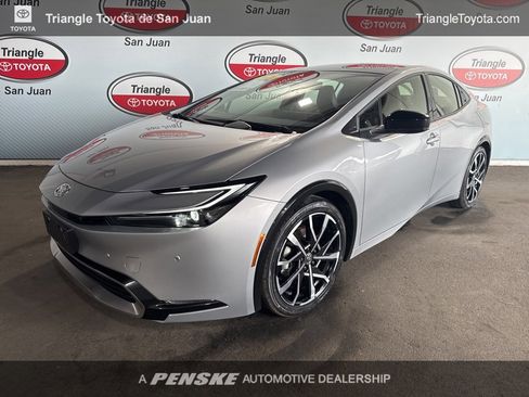 Used 2025 Toyota Prius XSE image 1