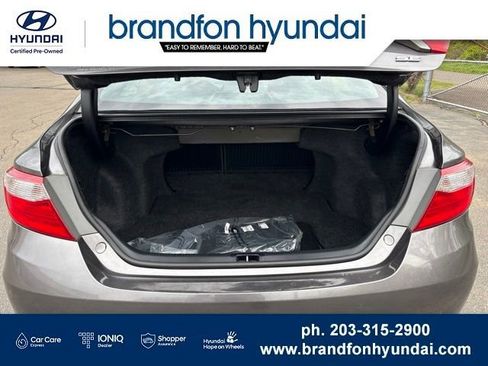 Used 2015 Toyota Camry SE w/ Moonroof Package FWD image 29