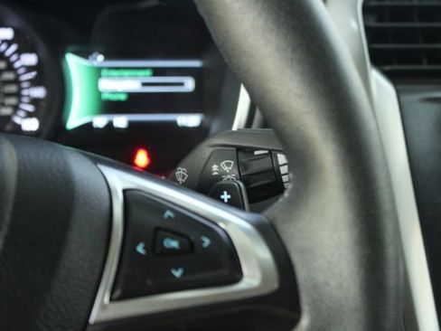 Used 2018 Ford Fusion SE w/ Equipment Group 202A FWD image 16