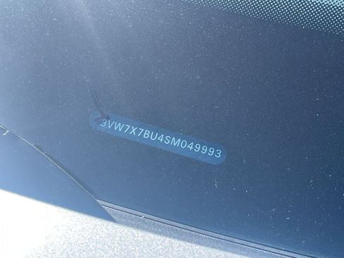 Used 2025 Volkswagen Jetta SE image 30