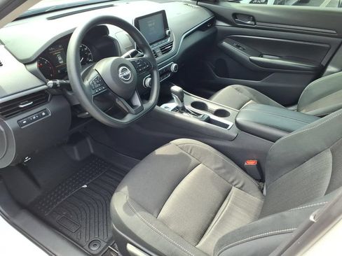 Used 2025 Nissan Altima 2.5 S FWD image 14