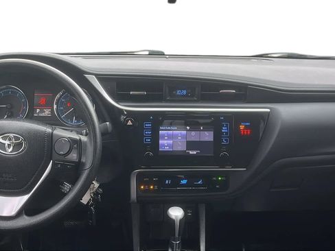 Used 2018 Toyota Corolla LE image 27