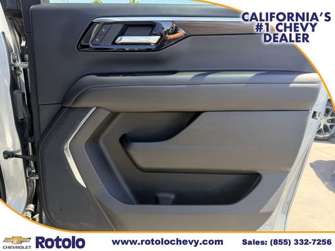 Used 2025 Chevrolet Suburban Z71 AWD/4WD image 12