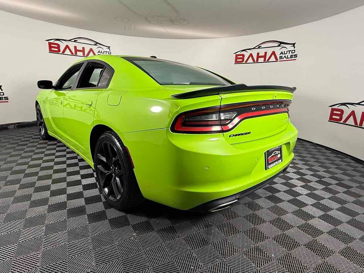 Used 2019 Dodge Charger SXT w/ Blacktop Package RWD image 9