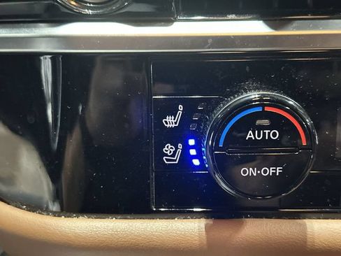Used 2022 Nissan Pathfinder Platinum w/ Cargo Package AWD/4WD image 34